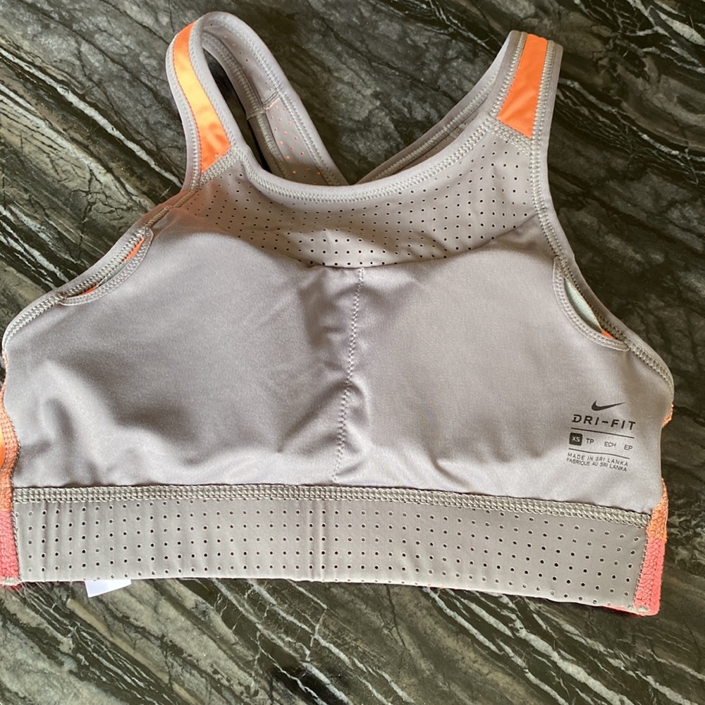Nike - Picture 6 of 9